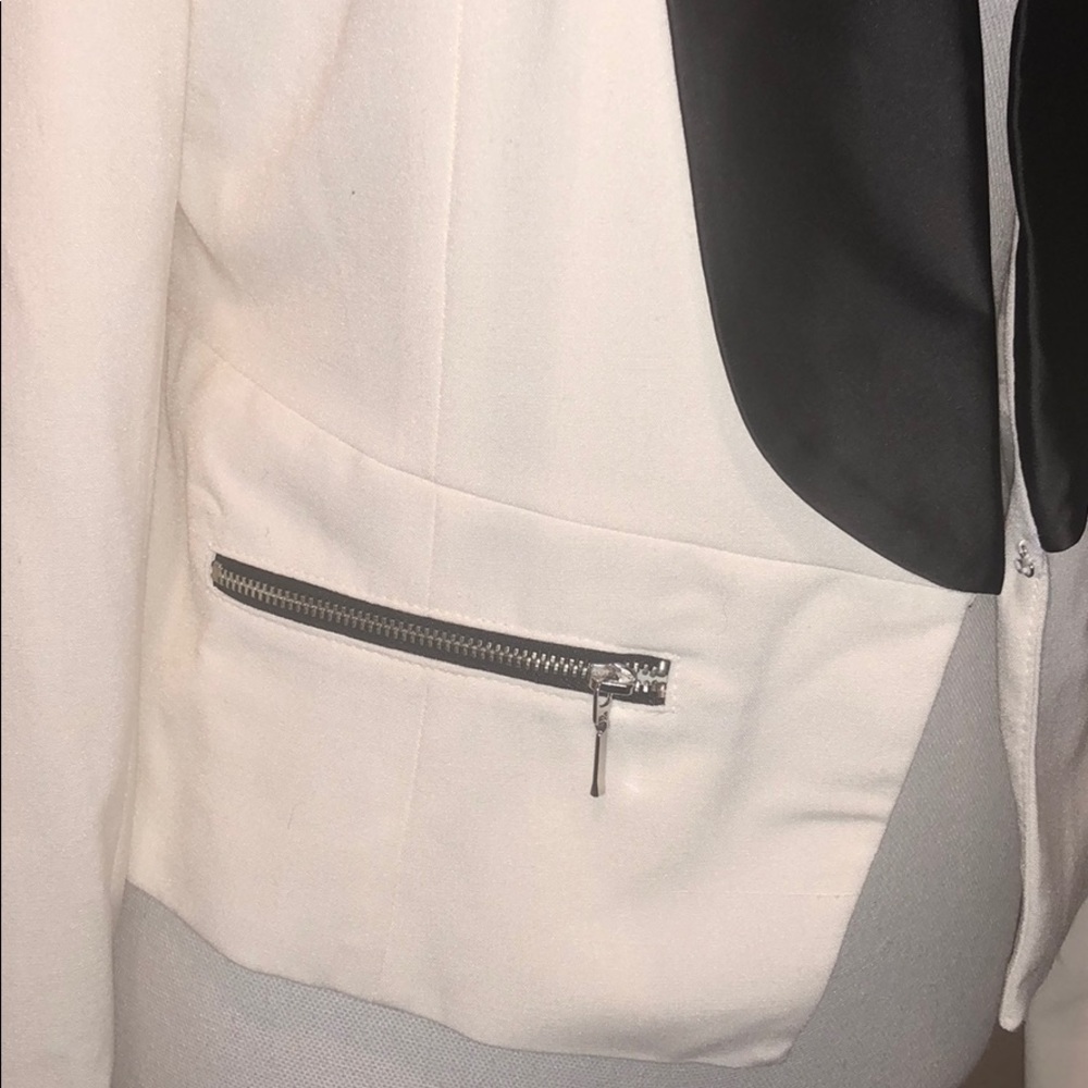 Blazer - Picture 3 of 4